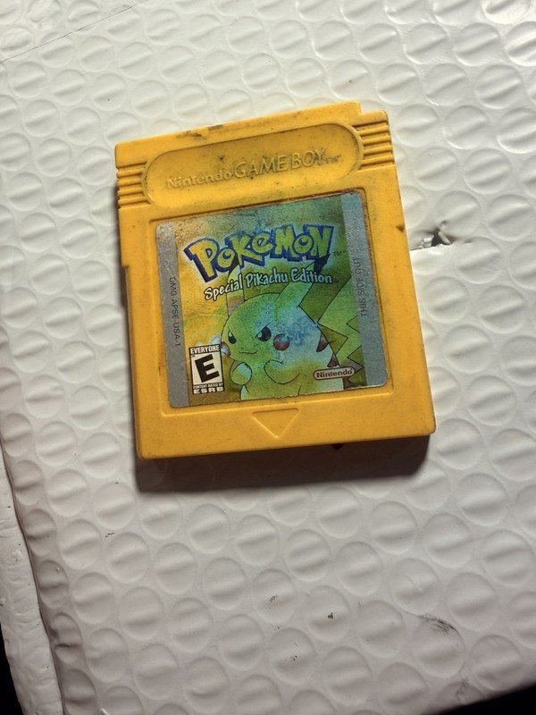 Pokémon Yellow Version (Nintendo Game Boy, 1999) Authentic - For Parts/Repair