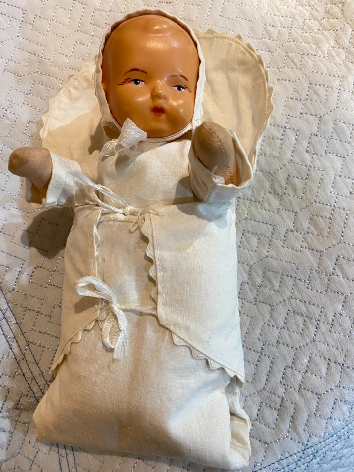 POUR POUPEE ANCIENNE BEBE 20 CM TENUE D ORIGINE ET LIT TISSU DIT PORTATIF - Photo 2/4