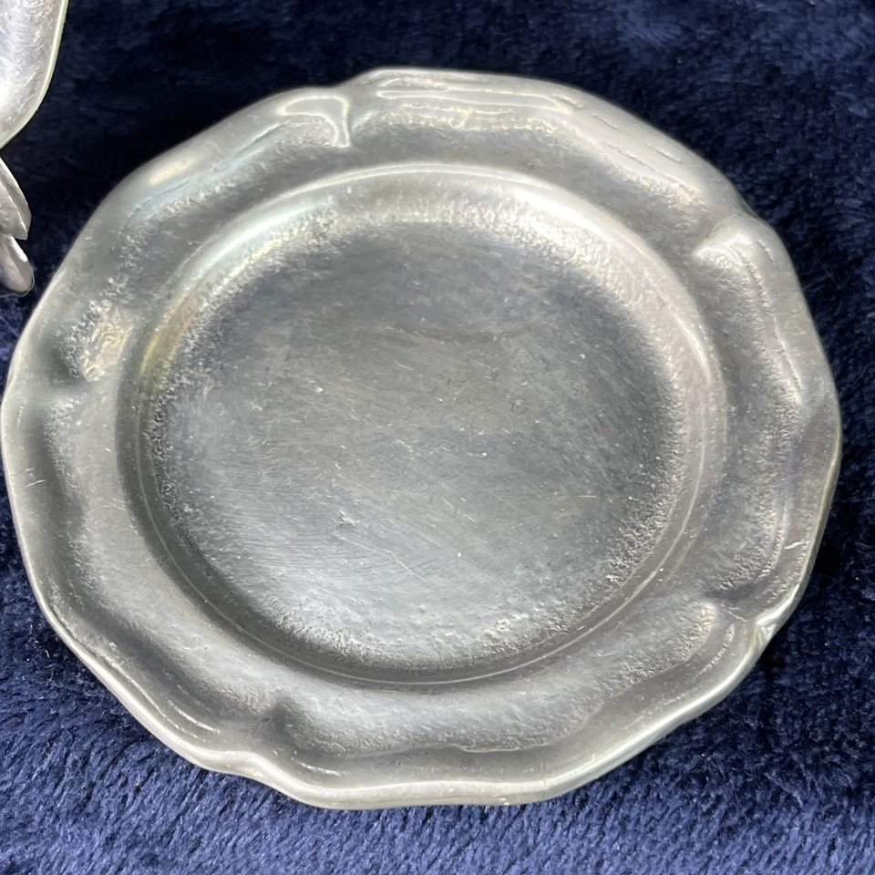 Wilton Armetale Metal Queen Anne Colección Raro 3 3/8” Juego de 2 Tapetes de Mantequilla EE. UU. Foto 4 de 4