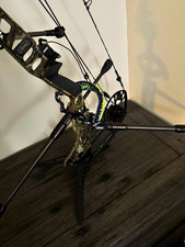 Mathews V3 27 RH 70lb 29.5in Camo Compound Bow w/ Axcel sight, and much more!
