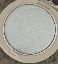 Dior Forever Couture Luminizer Highlighting Powder in Pearlescent Glow 03 Read*