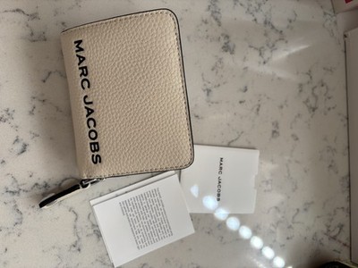 Marc Jacobs Compact Zip Wallet Beige Leather Logo Mini Bifold Card Holder NWT