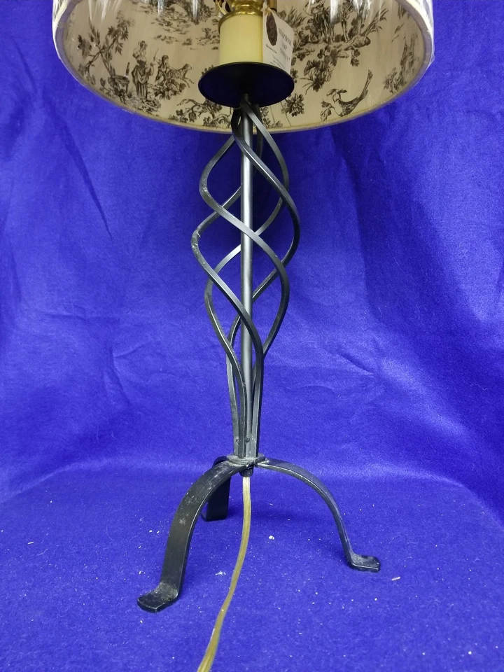 Lámpara de hierro, Traditions Lamp Co., pantalla de lino Foto 3 de 4