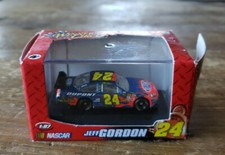 2008 JEFF GORDON #24 WINNERS CIRCLE DUPONT 1:87 DIECAST CAR (Damaged box)