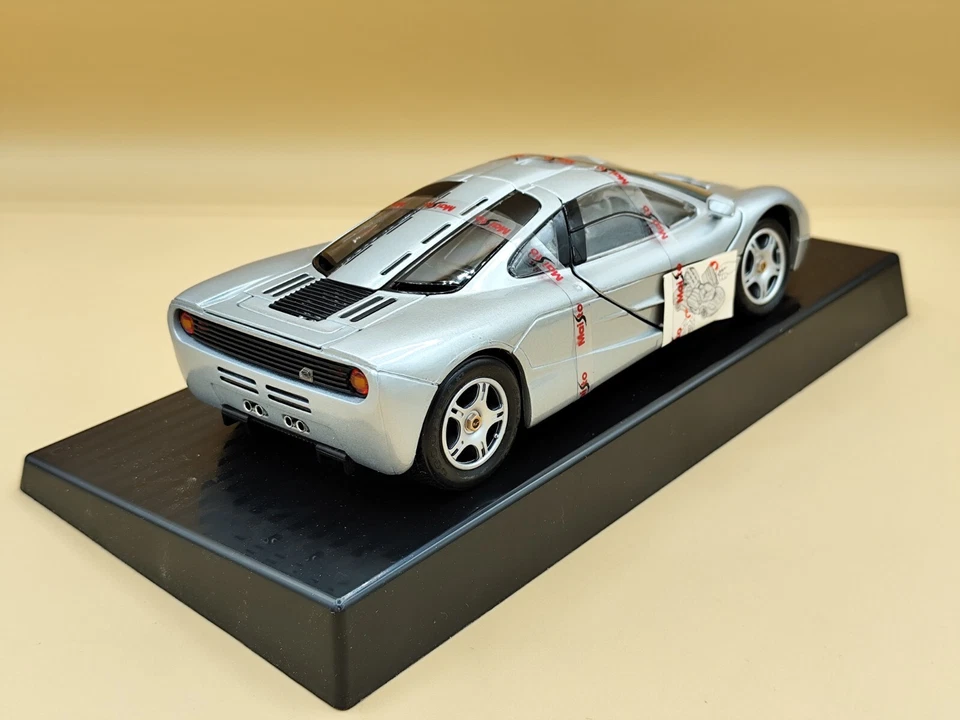 1/18 McLaren F1 Gris 1993 Maisto ref: 31810 - Photo 2/3