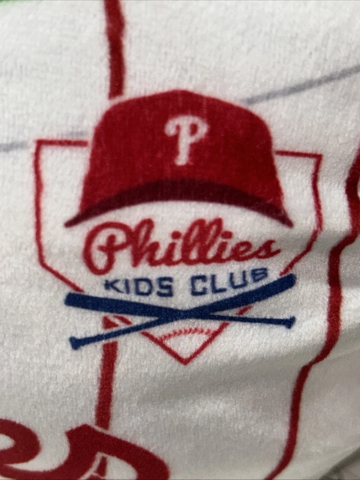 PHILLIES PHANATIC MASCOT Phillies Kids Club Hideaway Plush Blanket  PREOWNED - Image 2 of 4