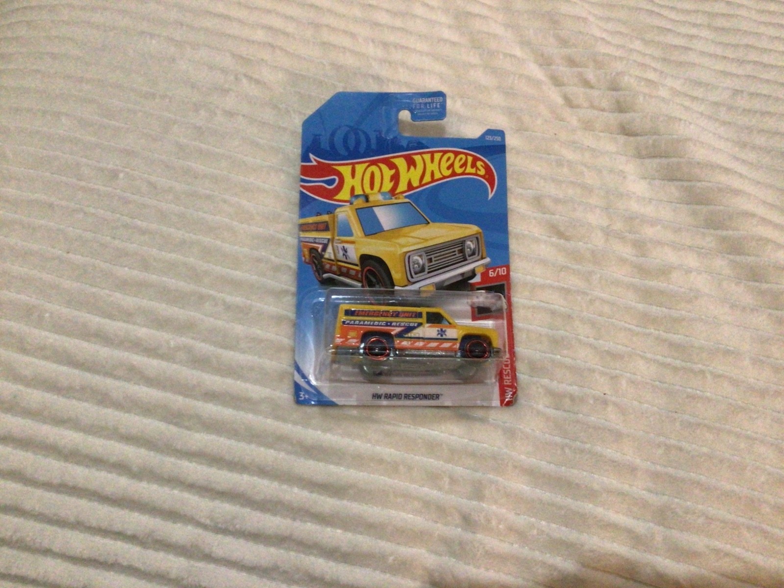 2017 Hot Wheels #123/250 HW Rescue-Emergency Unit RAPID RESPONDER Yellow - New