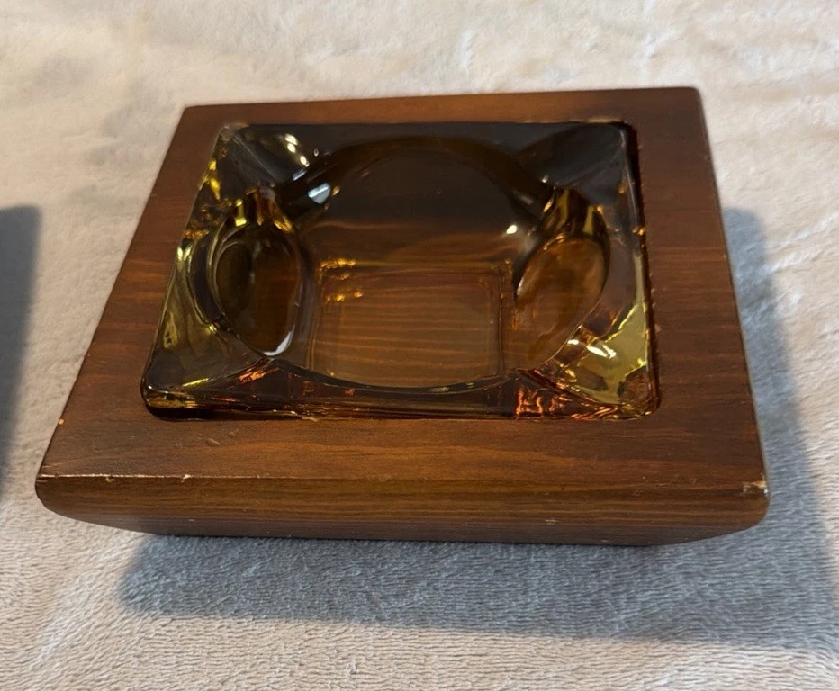 Ashtray Vintage, Retro and Mid-Century Collectibles (Unknown Date