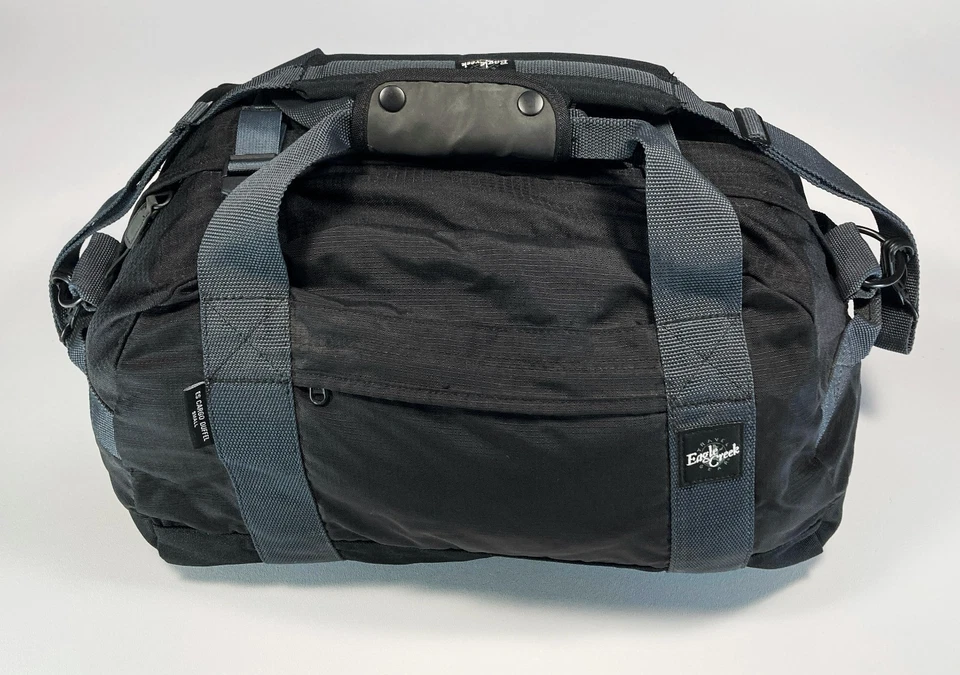 Bolsa de viaje Eagle Creek ES Cargo pequeña 30L 18x12x11" negra Foto 3 de 4