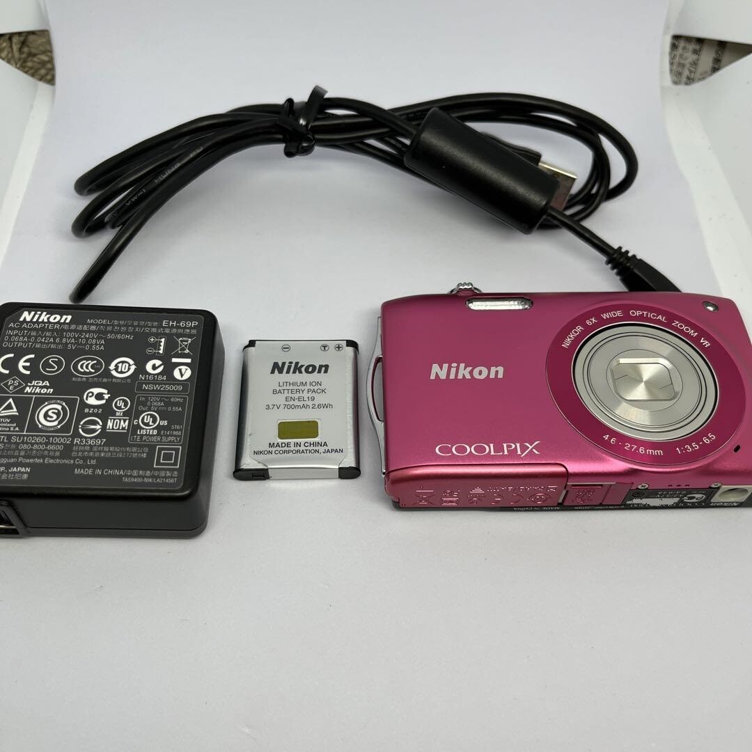 【SDカード、リーダー付】Nikon COOLPIX S3300 ピンク Nikon COOLPIX S3300 Strawberry Pink Digital Camera 6x Zoom w
