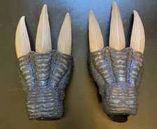 Jurassic Park World Dominion Therizinosaurus Pair of Dinosaur Claws Halloween