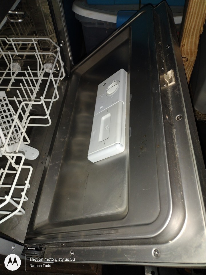 SPT Countertop dishwasher SD2202S (silver). Holds 6 place settings