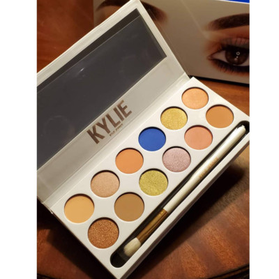 Kylie Cosmetics Royal Peach Palette | Swatches & Review +  Kylie Peach Palette display picture 1