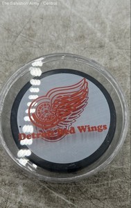 Red Black Detroit Red Wings Souvenir Collectible NHL Hockey Puck