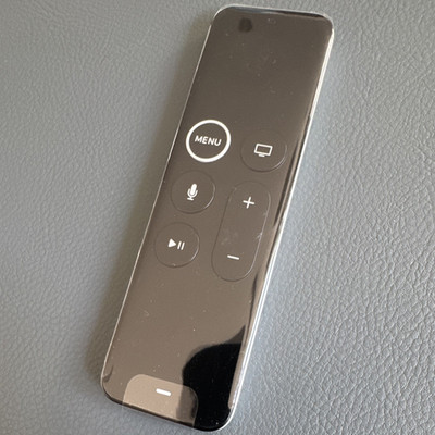 Apple Siri Remote Fernbedienung A1962 kabellos für Apple TV Silber/Schwarz