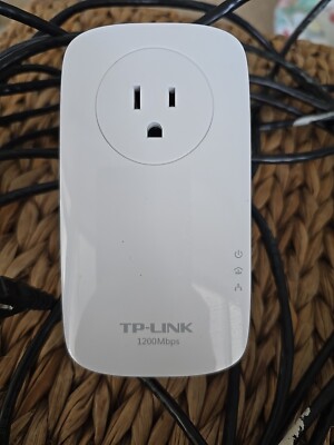 TP-LINK AV1200 Gigabit Passthrough Powerline TL-PA8010P 