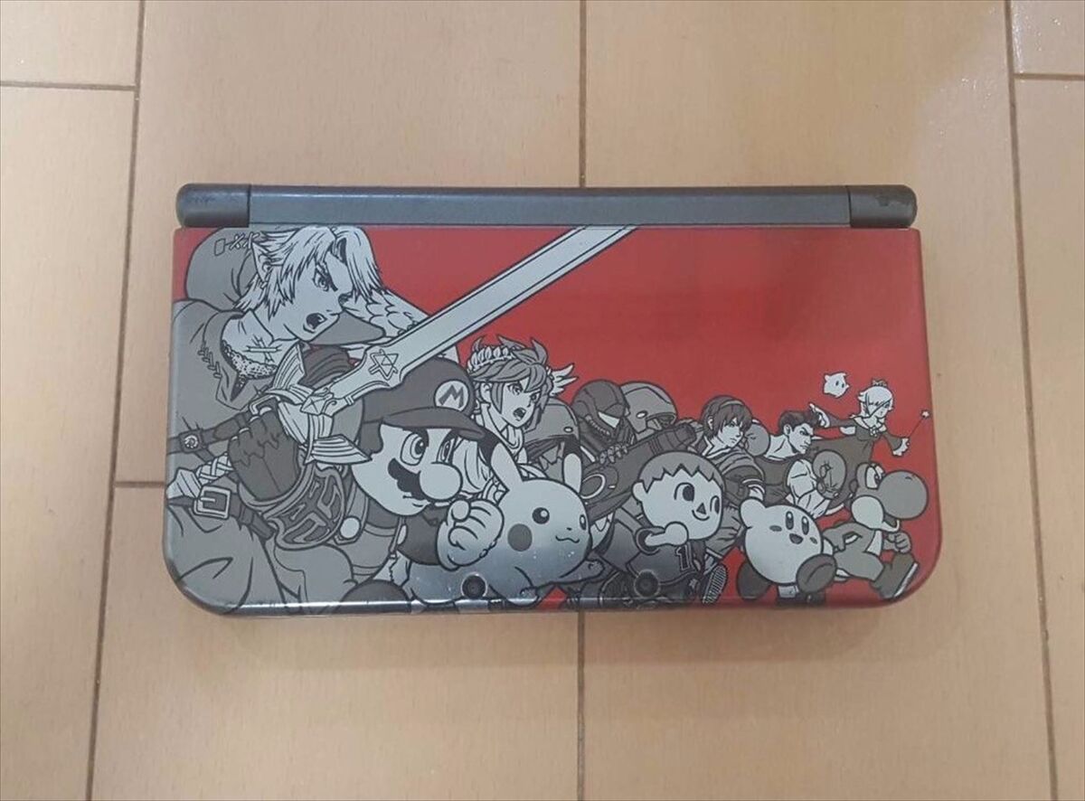 Nintendo 3DS XL Super Smash Bros Limited Edition (Red Nintendo 3DS XL Super Smash Bros Limited Edition (Red