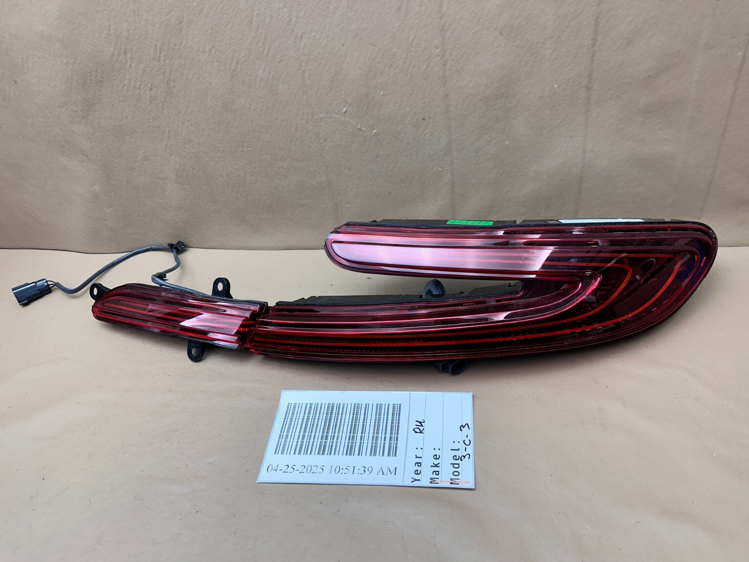 2017-2023 ASTON MARTIN DB11 RIGHT PASSENGER RH OUTER & INNER TAIL LIGHT SET OEM