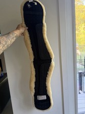 Mattes Sheepskin Girth Cover 28&rdquo;