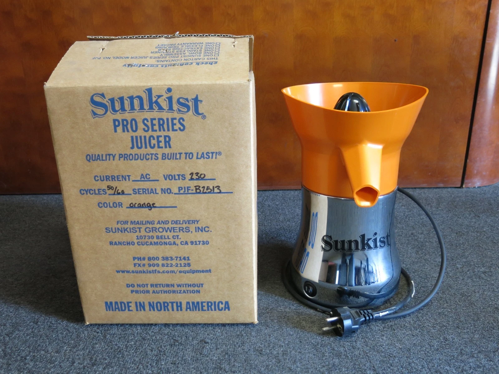 Sunkist PJF-B1 Pro Series Citrus Juicer, 230 V, 11-3/4" H 7-1/2" Dia - Orange
Opens in a new window