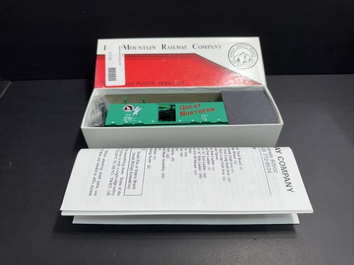 INTERMOUNTAIN 41015-02 HO 40' BOXCAR GREAT NORTH GN #27063 (ROCKY) | Zustand: New