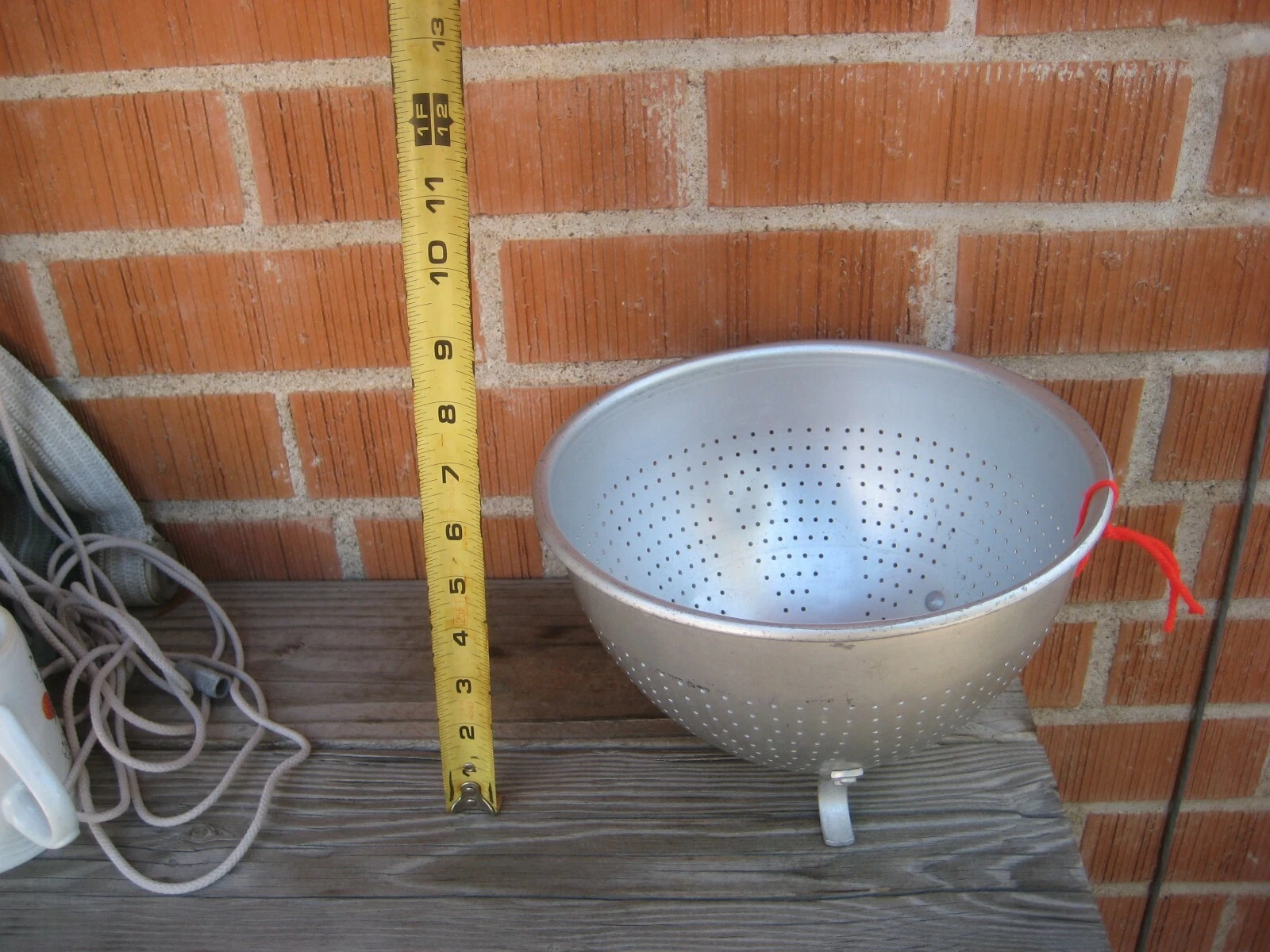 Vintage 9" Diameter *** WEAR-EVER *** Thick Aluminum Colander Strainer USA
