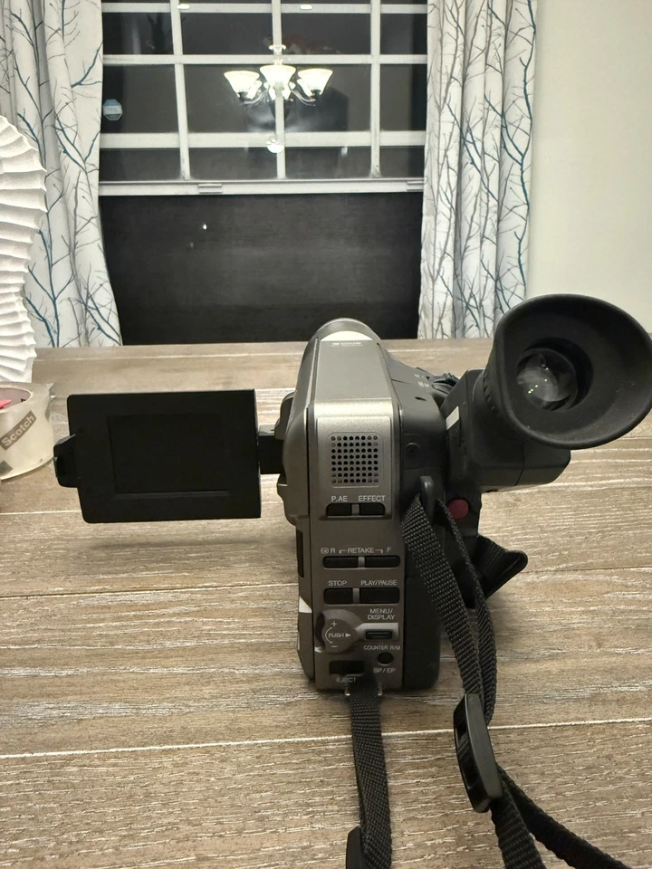 JVC GR-SXM320 Super VHS 400X Digital Zoom Camcorder -it works, needs new battery - Image 3 of 4