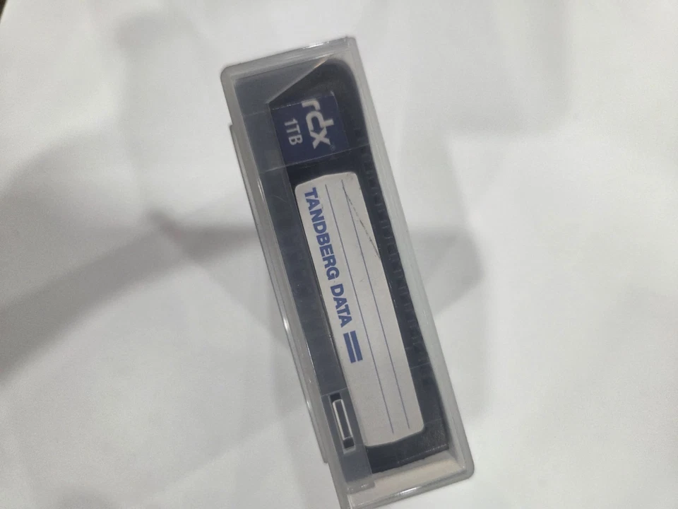 Cartucho de medios de disco extraíble Tandberg Data RDX 1TB - Modelo 8586-01-RDX -... Foto 4 de 4