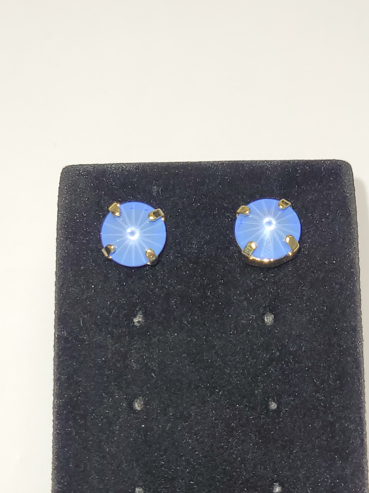 Sorrelli Blue Crystal Stud Earrings Gold Tone Starburst Facets Costume Jewelry