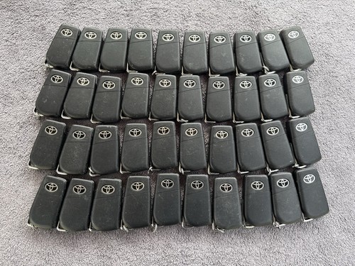 LOT OF 40 OEM TOYOTA Flip Key Fob remote KEY FOB LOT HYQ12BGF OEM - Picture 6 of 6