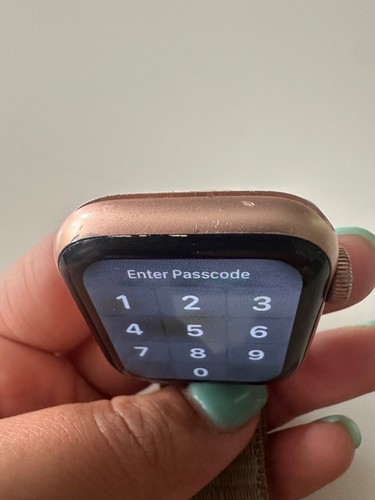 Apple Watch SE GPS 40mm, 88% BH Rose Gold Case & Starlight Strap *A-GRADE* - Picture 6 of 10