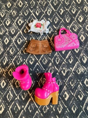 Bratz Dark Pink Boho Lot: Suede Skirt, Fringe Rose Top,  Chunky Ankle Boots, Bag