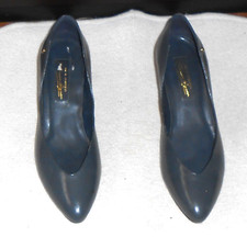 WOMAN'S ETIENNE AIGNER NAVY BLUE LEATHER 2 3/4" HIGH HELL SHOES - 8 1/2M - 7300