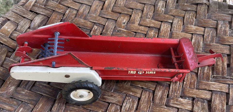 Vintage Tru-Scale Metal Red & White Die Cast Toy Farm Manure Trailer Only 10.5" - Image 4 of 4
