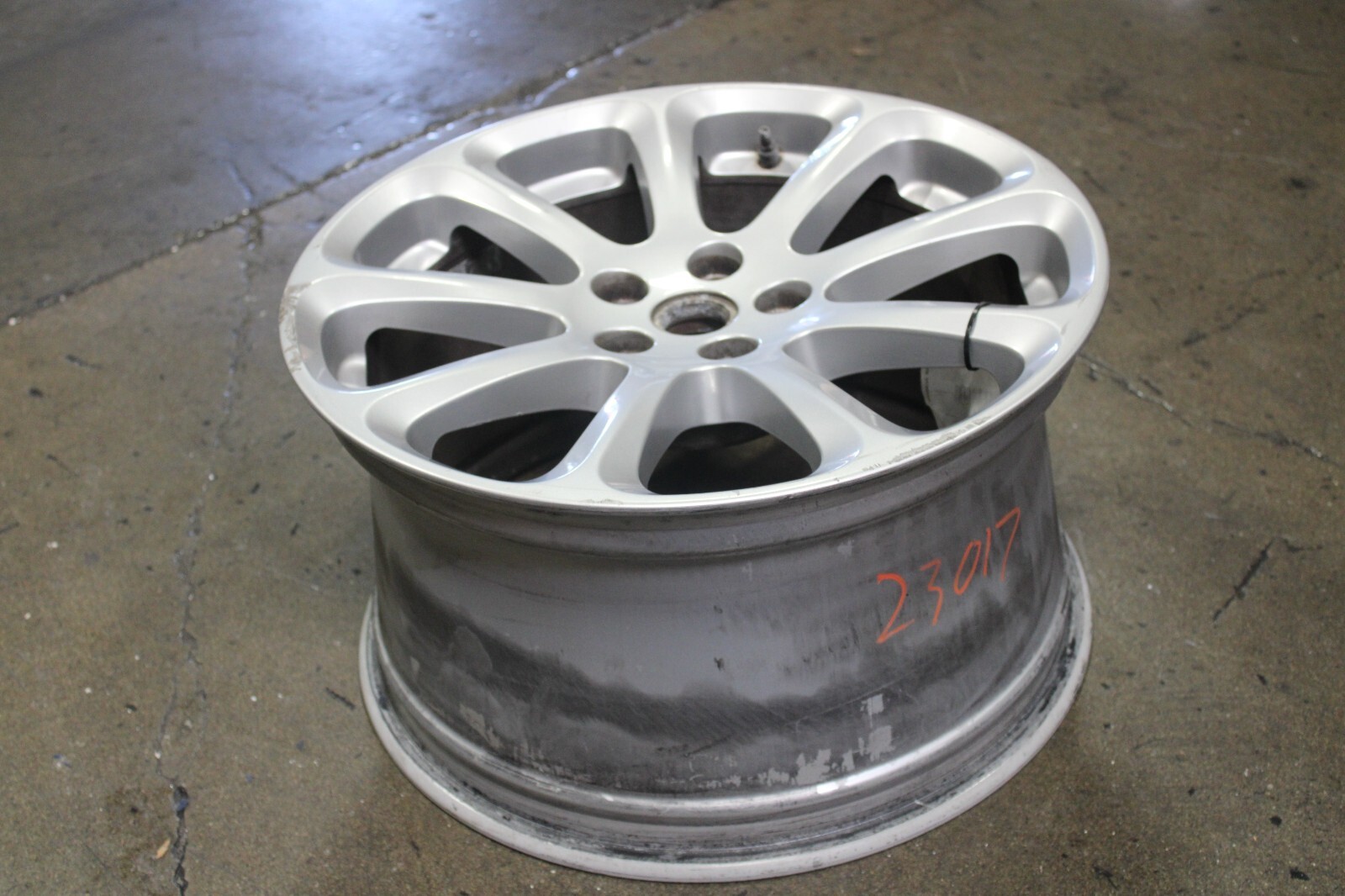 Maserati Quattroporte, Rear Wheel, Curb Rash, Used, P/N 82380806