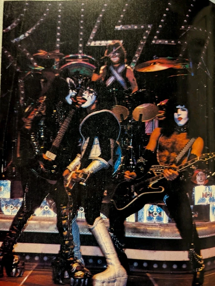 Grooves Magazine June 1978 KISS II All KISS Poster Intact Beautiful  - Image 2 of 4