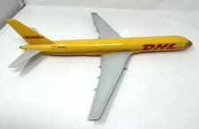 Modelo de avión de carga Fratelli Cesana Boeing 757 DHL escala 1:100; A9C-DHC Italia