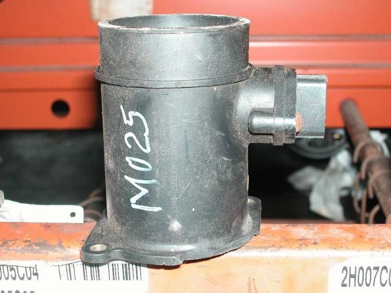 02 NISSAN MAXIMA MEDIDOR DE FLUJO DE AIRE HASTA NOVIEMBRE 2001 Foto 2 de 2