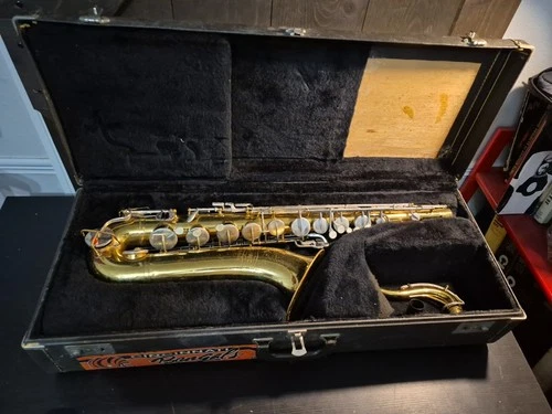 Selmer Bundy Alto Saxophone with case/Good Condition