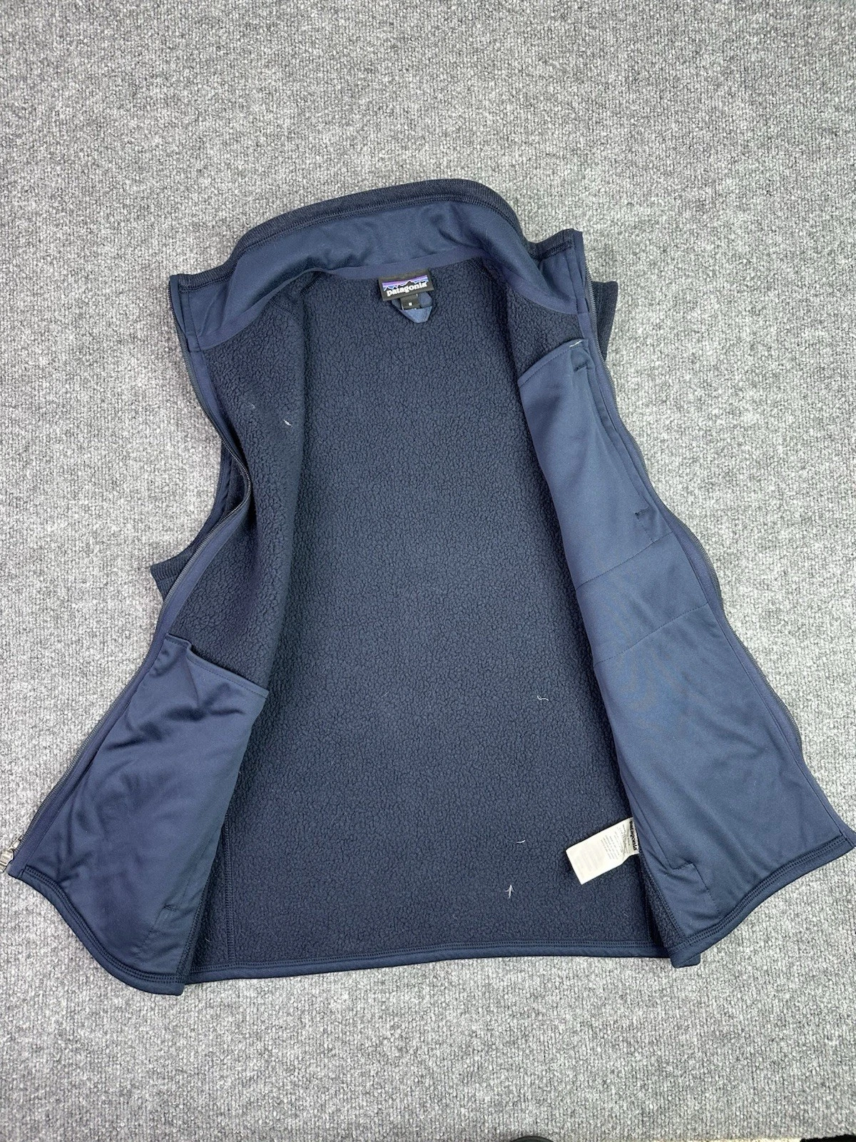 Patagonia Better Sweater Men’s Full Zip Vest Blue M small rip on chest area - product detail image 5