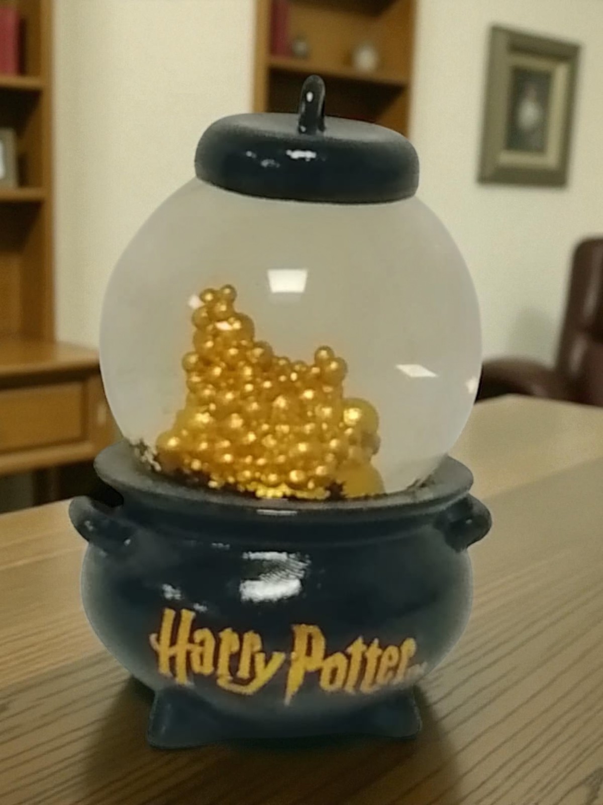 Harry Potter Oro Brillo Caldero Globo de Nieve Adorno Premium Coleccionable 7cm