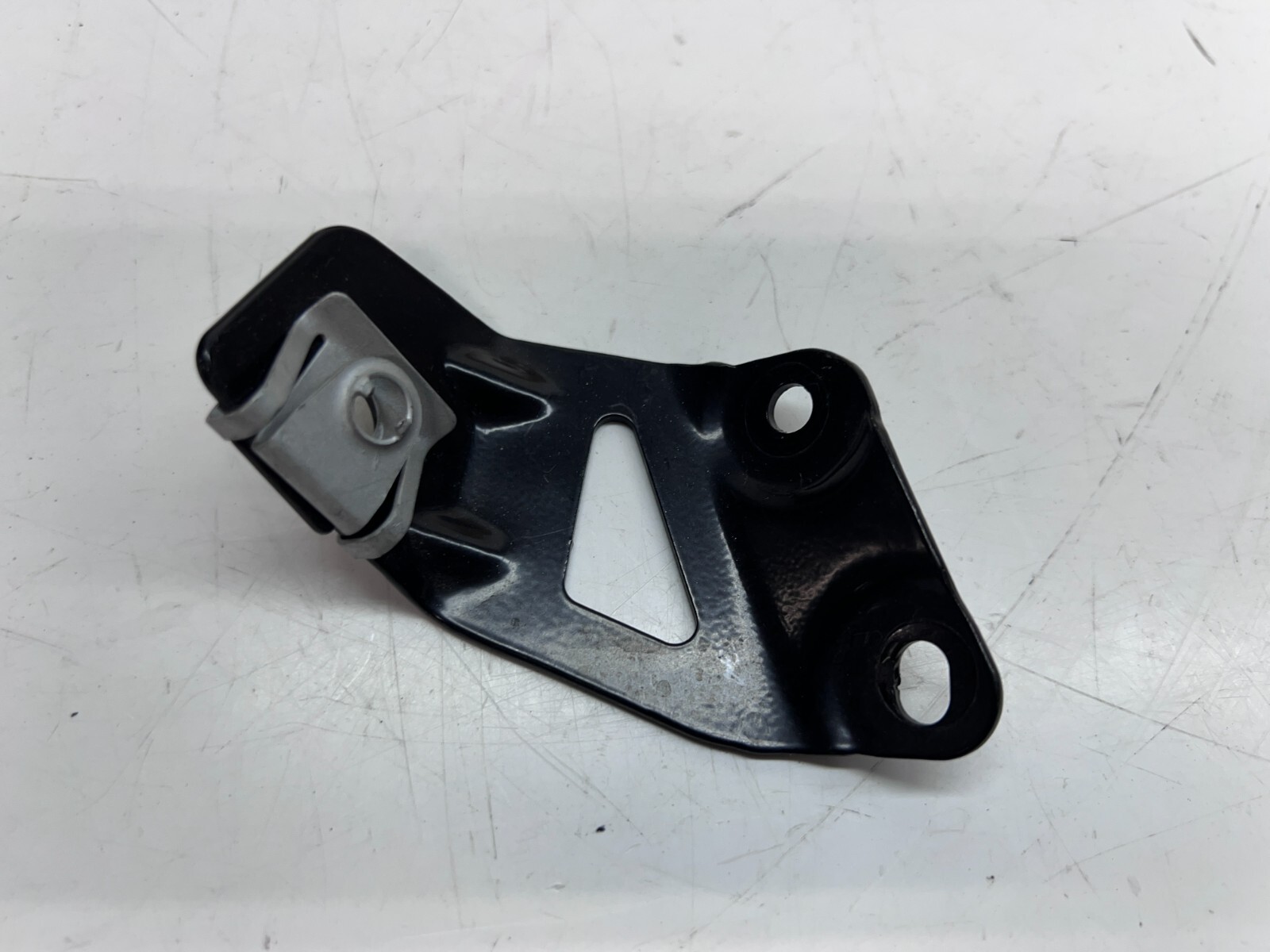 LAMBORGHINI HURACAN EVO DRIVER LEFT ENGINE SECURING BRACKET OEM 4T8863843A