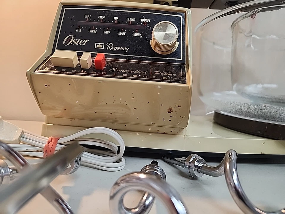 Centro de cocina Oster Regency - licuadora, batidora, molinillo, dougmaker, rebanadora Foto 4 de 4