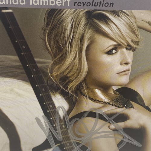 PORTADA DE CD FIRMADA AUTOGRAFIADA - Miranda Lambert "Revolución" - En muy buen estado genuino - Imagen 3 de 11