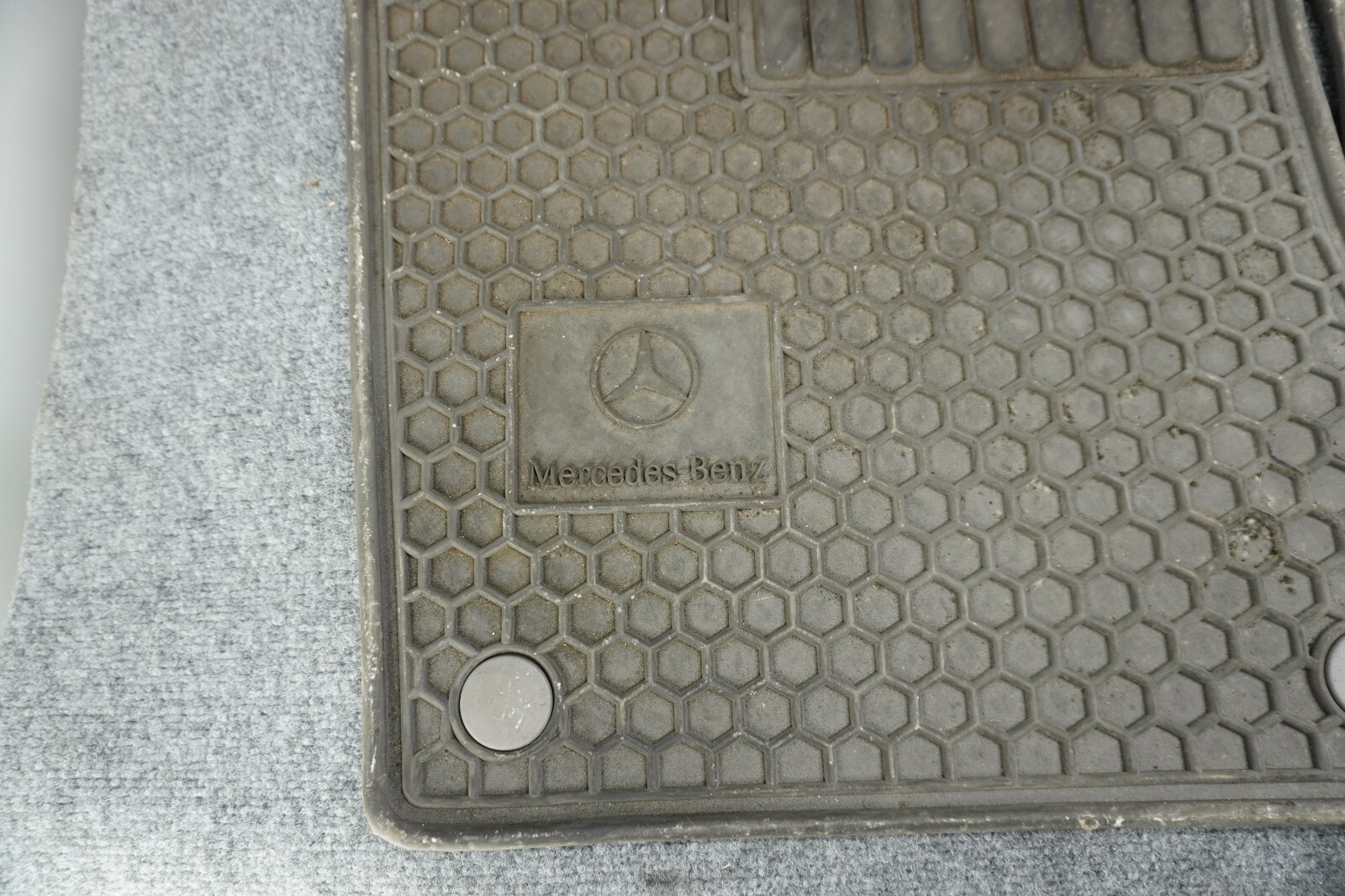 MERCEDES W211 E350 E550 E320 INTERIOR FLOOR MAT MATS CARPET RUBBER SET OEM eBay