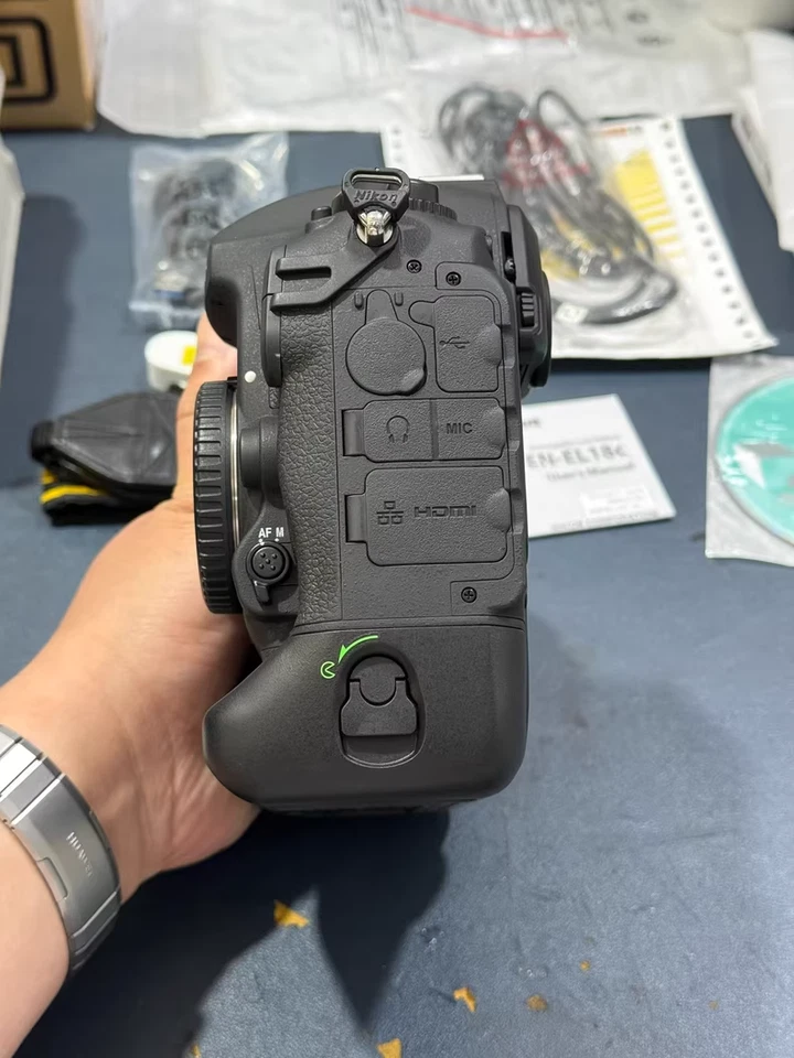 Brand NEW Nikon D5 XQD VERSION 20.8MP DSLR Camera VAT 20% - Photo 3/4