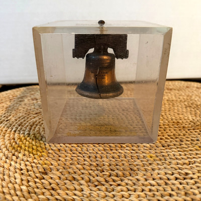 Vintage 1976 Bicentennial Liberty Bell Lucite Coin Bank First Bank Boca Raton