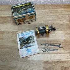 Penn 930 Levelmatic Ball Bearing Vintage Bait Casting Fishing Reel Gold