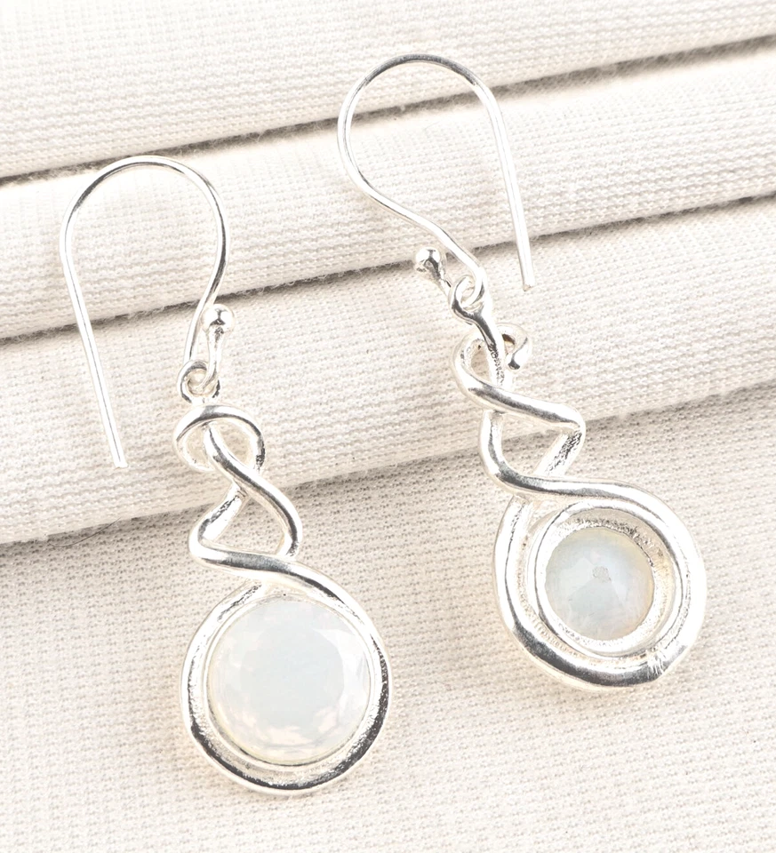 Elegantes pendientes de joyería hechos a mano de plata de ley 925 con piedras preciosas de ópalo lechoso de 1,67" Foto 2 de 4