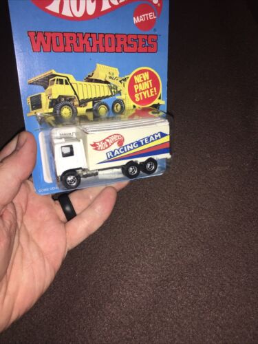 Camión de carretera Hot Wheels Workhorses Racing Team sin perforar muy buen estado - Imagen 3 de 14